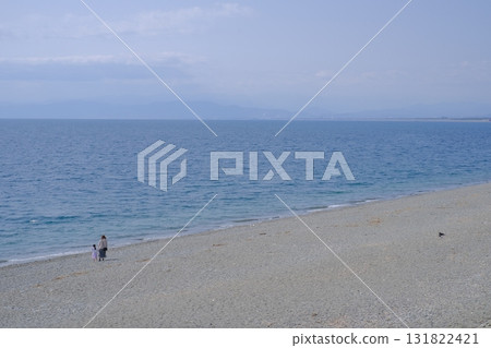 Clear winter skies and blue sea (Senbonhama Park, Numazu City, Shizuoka Prefecture) 131822421