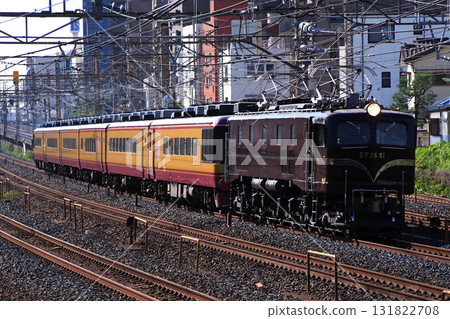 由國鐵EF58型電力機車牽引的浪漫型客車 由國鐵EF58型電力機車牽引的浪漫型客車 131822708