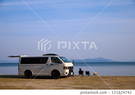 Lakeside car camping 131824742