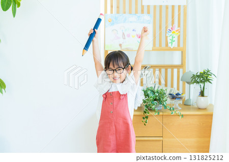 Image of a girl studying 131825212