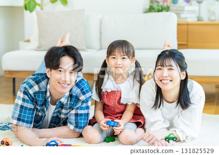 Families playing in the living room 131825529