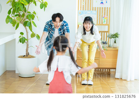 Families playing in the living room 131825676