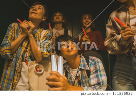 女生 女孩 女性 131826922