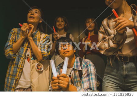 cheering, idol, audience 131826923