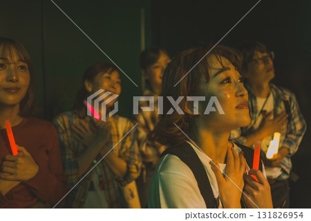 扇子 女生 女孩 131826954