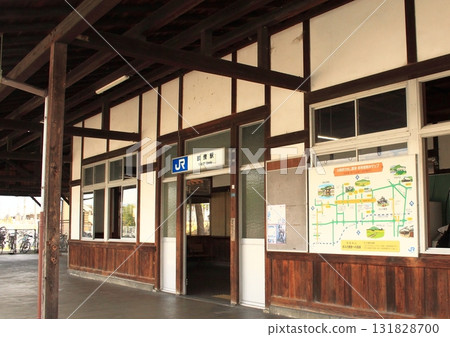 "Unebi Station" where there is a VIP room set up for the royal family who visits the nearest station to Kashihara Jingu Shrine, where the first Emperor Jinmu is enshrined. "Unebi Station" where there is a VIP room set up for the royal family who visits the nearest station to Kashihara Jingu Shrine, where the first Emperor Jinmu is enshrined. 131828700