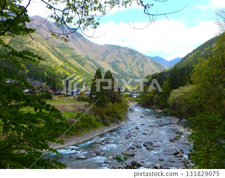 岐阜飛騨小坂川|清澈的溪流與村莊的自然美景 岐阜飛騨小坂川|清澈的溪流與村莊的自然美景 131829075