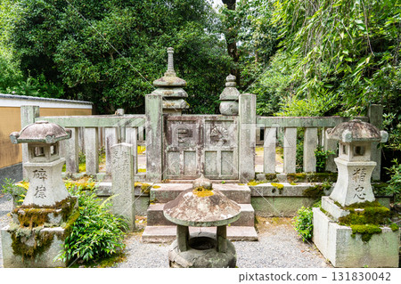 Kyoto, Sagano, Hokyo-in Temple, the grave of Lord Konan, in front of the Saga Shakado Hall in Ukyo Ward 131830042