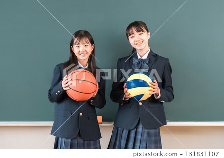 High school, junior high school, and elementary school girls in sports clubs holding basketball and volleyball High school, junior high school, and elementary school girls in sports clubs holding basketball and volleyball 131831107