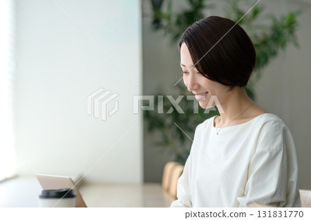 A woman working in a cafe 131831770