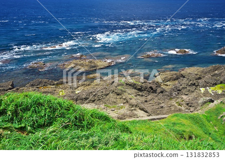 夏季的龍飛岬 - 從龍飛崎階梯長廊眺望海岸潮水流淌的景色 夏季的龍飛岬 - 從龍飛崎階梯長廊眺望海岸潮水流淌的景色 131832853