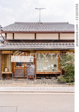 Saga Raden (Saga Mother-of-Pearl Inlay) by Nomura, Sagano, Kyoto, Pursuing the brilliance of luminous turban shells 131833056