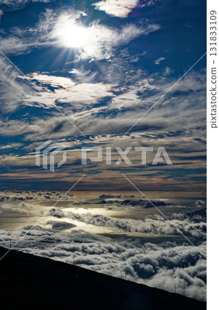 The sun in the sea of clouds 131833109