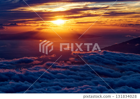 在雲彩海的日落 131834028