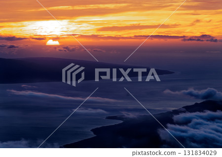 Sunset over the sea of clouds 131834029