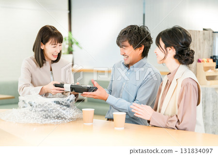 Catered lunches served at meetings, welfare benefits, catering, delivery, employee cafeteria, in-house cafe, meal outsourcing Catered lunches served at meetings, welfare benefits, catering, delivery, employee cafeteria, in-house cafe, meal outsourcing 131834097