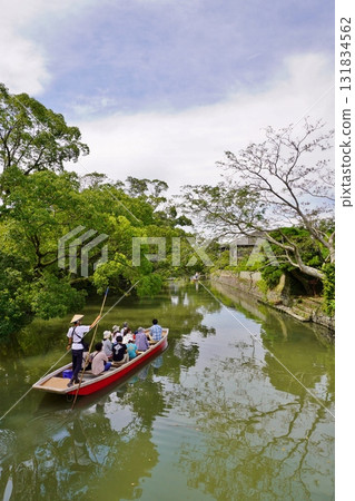 Yanagawa River Cruise: Going through the outer moat of Onohana and Shotoen Gardens 131834562