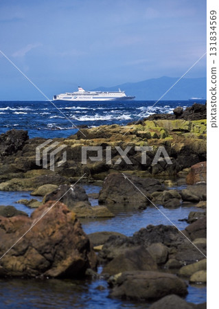 夏季的龍飛岬 - 從瀧濱海灘眺望新日本海渡輪「Lilac」號駛過津輕海峽 夏季的龍飛岬 - 從瀧濱海灘眺望新日本海渡輪「Lilac」號駛過津輕海峽 131834569