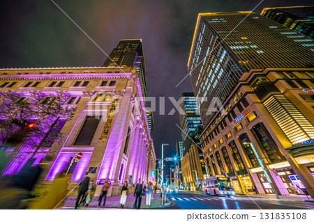 Nihonbashi, a Tokyo cityscape in Japan. View of Sumitomo Mitsui Trust Bank and Coredo Muromachi 1 from the Muromachi 2-chome intersection. Nihonbashi, a Tokyo cityscape in Japan. View of Sumitomo Mitsui Trust Bank and Coredo Muromachi 1 from the Muromachi 2-chome intersection. 131835108