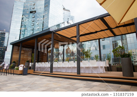 White wedding or banquet zone on rooftop - chic, light and urban skyline 131837159