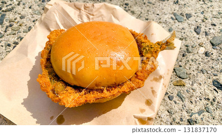 Fried horse mackerel burger from Hidamari, Yamaguchi Prefecture Fried horse mackerel burger from Hidamari, Yamaguchi Prefecture 131837170