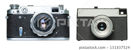 Set of retro photo cameras isolated on transparent background 131837524