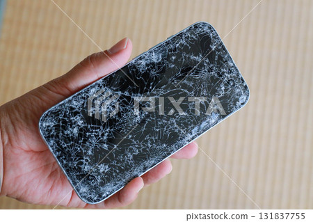 破碎的智慧型手機操作面板 131837755