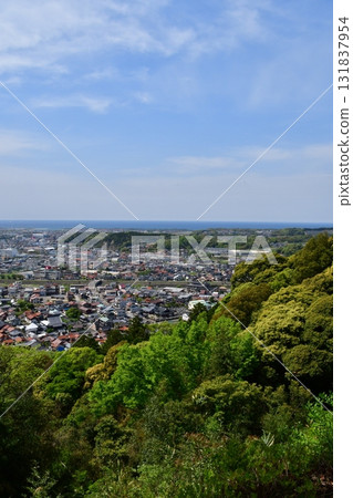 七尾城 027 從城牆望去的益田城 131837954