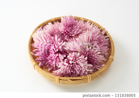 Image of purple edible chrysanthemum 131838005