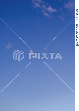 冬日的天空，藍天和晚霞，橫濱 131838136