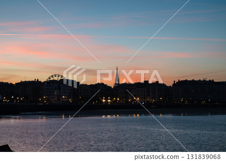Resort hotels lined up along Concha Beach in San Sebastian and the street lights in the morning glow 131839068