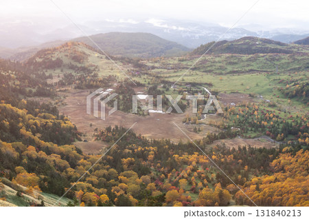 Autumn leaves at Yoshigahira dyed in the morning sun as seen from Shibu Pass on the border between Gunma and Nagano prefectures Autumn leaves at Yoshigahira dyed in the morning sun as seen from Shibu Pass on the border between Gunma and Nagano prefectures 131840213