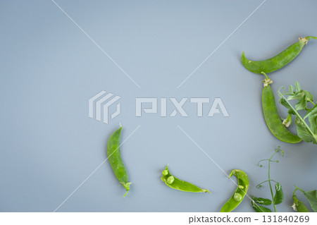 String peas and tops on pastel surface 131840269