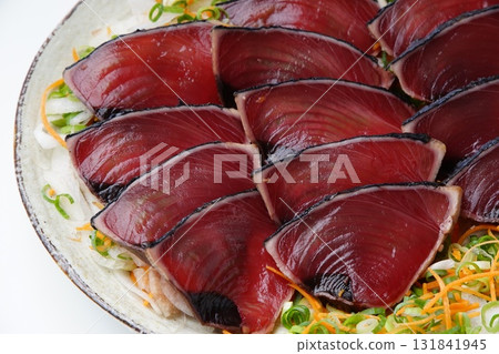 Tatake of bonito 131841945