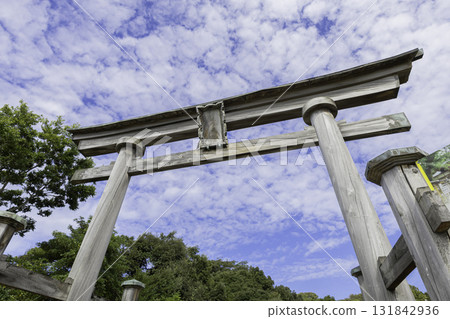 The torii gate and worship hall of Keta Taisha Shrine in Ishikawa Prefecture, a historic shrine standing under a blue sky The torii gate and worship hall of Keta Taisha Shrine in Ishikawa Prefecture, a historic shrine standing under a blue sky 131842936