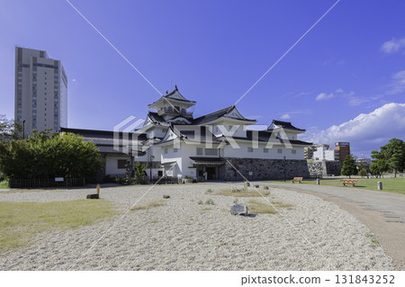 View of Toyama Castle and Castle Ruins Park: The white-walled castle tower stands out against the blue sky 131843252