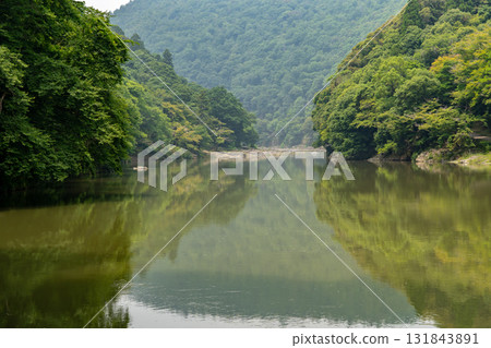 Ukyo Ward, Kyoto City - Reflection of the fresh greenery of Arashiyama on the Oi River (Katsura River) - A relaxing spot for tourists visiting Kyoto Ukyo Ward, Kyoto City - Reflection of the fresh greenery of Arashiyama on the Oi River (Katsura River) - A relaxing spot for tourists visiting Kyoto 131843891