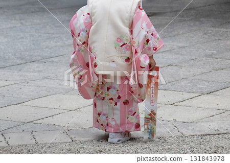 七五三可愛的女孩 七五三可愛的女孩 131843978