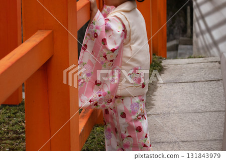 七五三可愛的女孩 七五三可愛的女孩 131843979