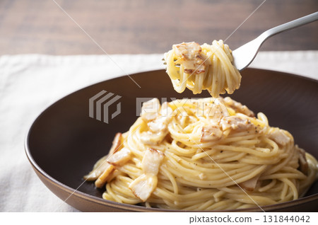 Carbonara pasta 131844042