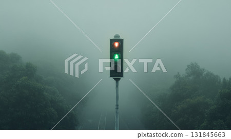 亮起的交通燈 亮起的交通燈 131845663