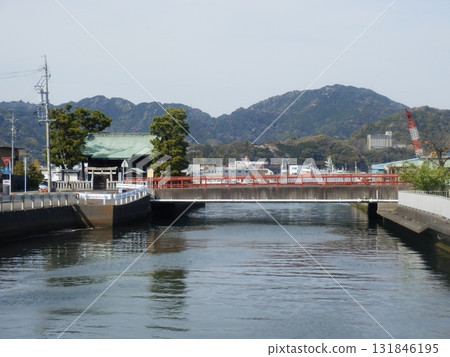 A distant view of Funatamaura Shrine, located near the red bridge in Yaizu, Shizuoka Prefecture 131846195