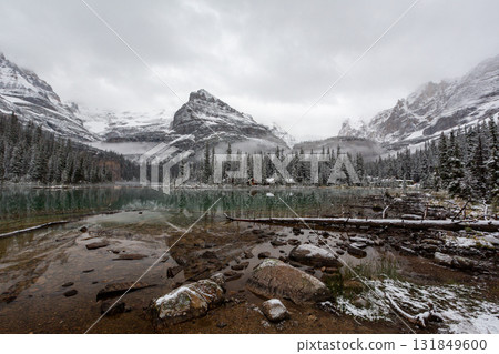冬季的奧哈拉湖和白雪皚皚的謝弗山 131849600