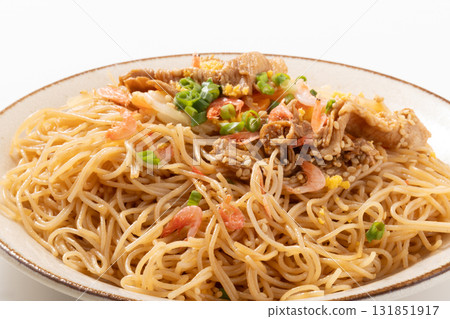 豬肉蝦仁炒米粉 豬肉蝦仁炒米粉 131851917