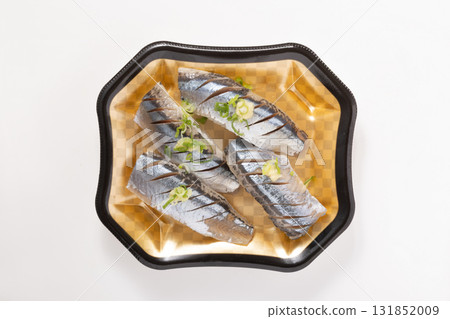 [Hokkaido] Pacific saury sushi 131852009