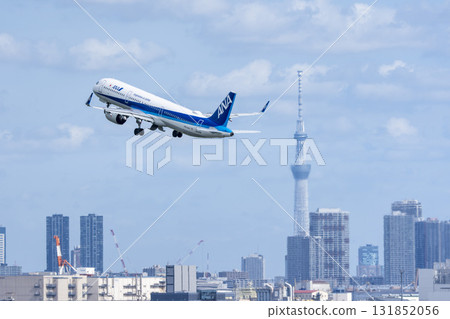 羽田機場、飛機起飛和東京大田區東京晴空塔的風景 131852056