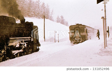 1970 年：D51 和 Kiha 22 列車換乘，北海道函館本線銀山站，檔案照片 131852496