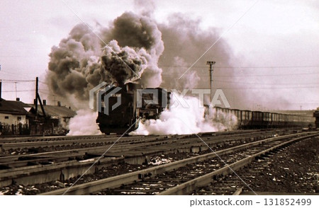 1975年12月，日本國家鐵路公司最後一輛蒸汽機車，室蘭本線，北海道追分站，檔案照片 131852499