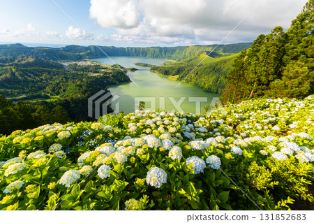 Miradouro da Vista do Rei. Sete Cidades Caldera. Azores, Sao Miguel Island. Portugal 131852683