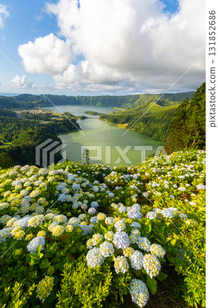 Miradouro da Vista do Rei. Sete Cidades Caldera. Azores, Sao Miguel Island. Portugal 131852686